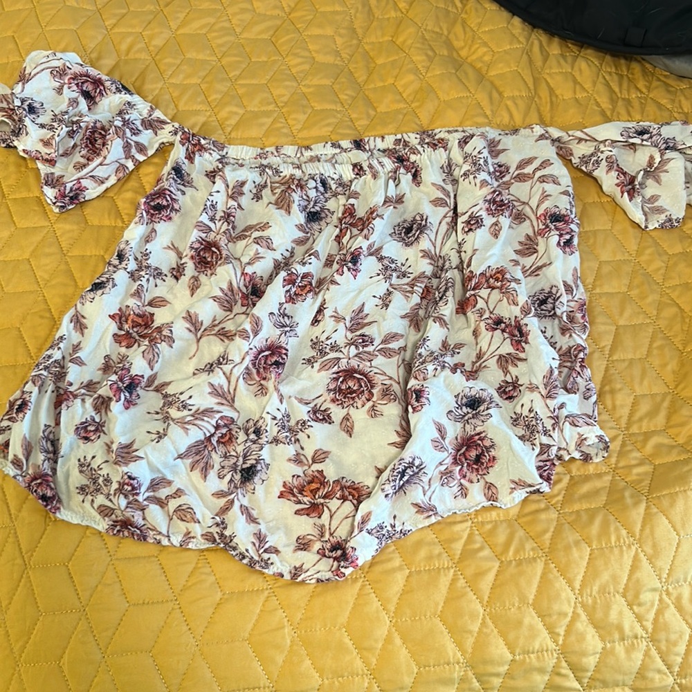 Medium American Eagle Off The Shoulder Floral Blouse